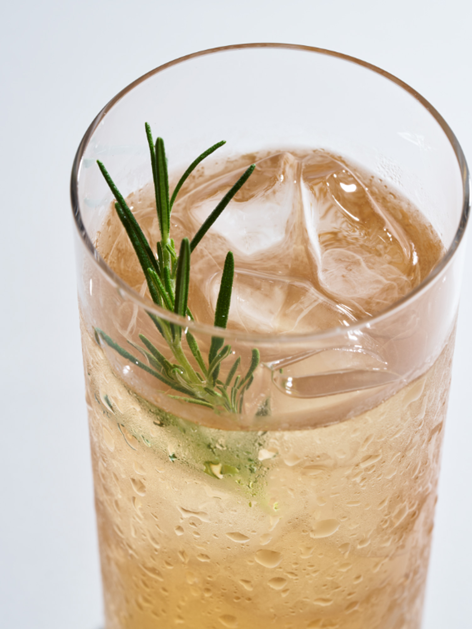 香りを楽しむ、夏のアイスハーブティー