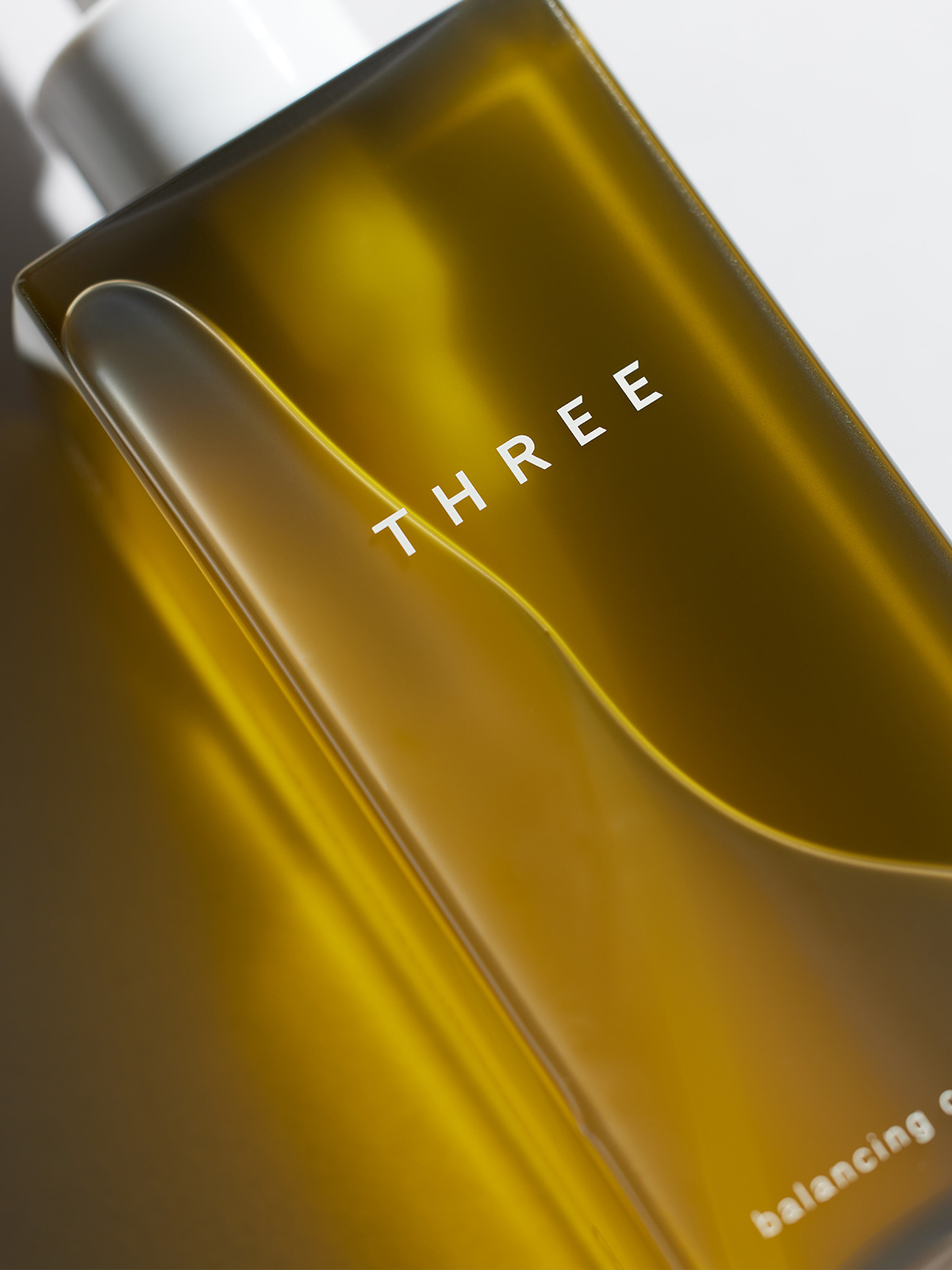 THREEの人気クレンジングオイルを大解剖!vol.1 香り編
