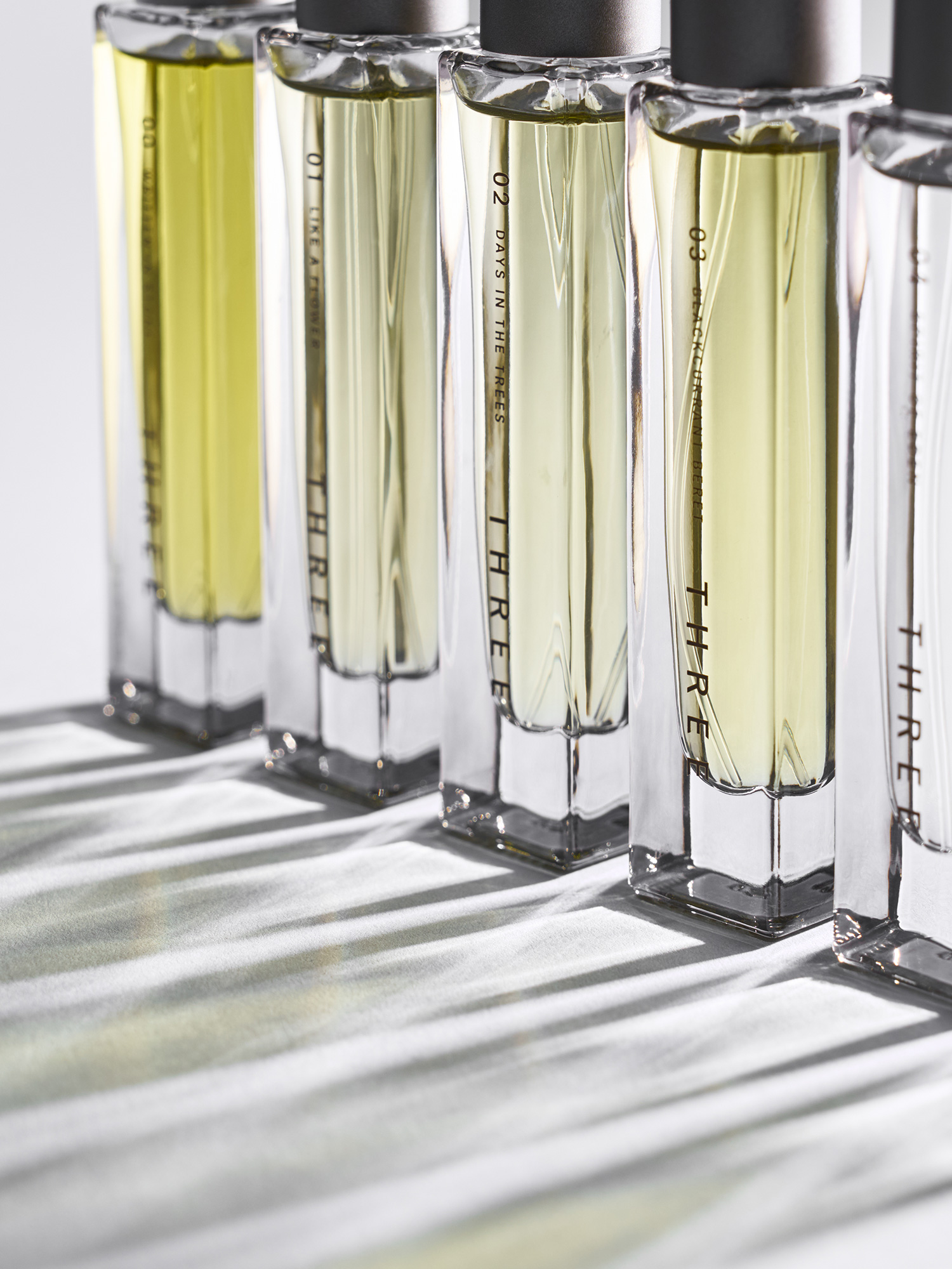 〈フレグランス ファインダー〉新発売「エッセンシャルセンツ R」からマインドにマッチする香り探し。