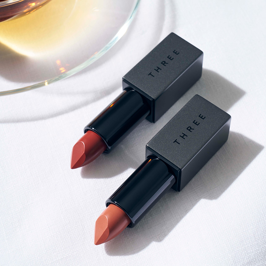 THREE ドリームオン アリューリング リップスティック 07 ALMOND TEA