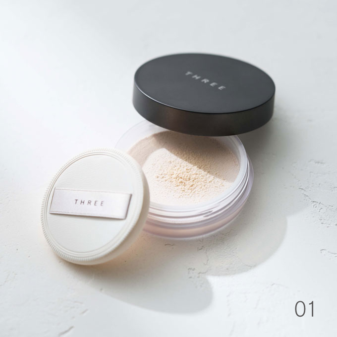 THREE アドバンスドエシリアルスムースオペレーター ルースパウダー ミニ〈 01 スムースマット 〉