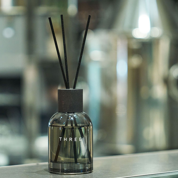 〈 ワークショップ 〉 THREE アロマブレンドディフューザークラフト